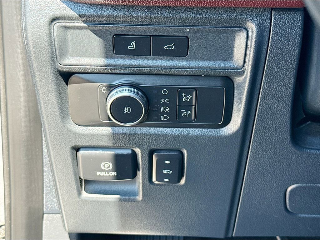 Used 2022 Ford Expedition Limited image 10