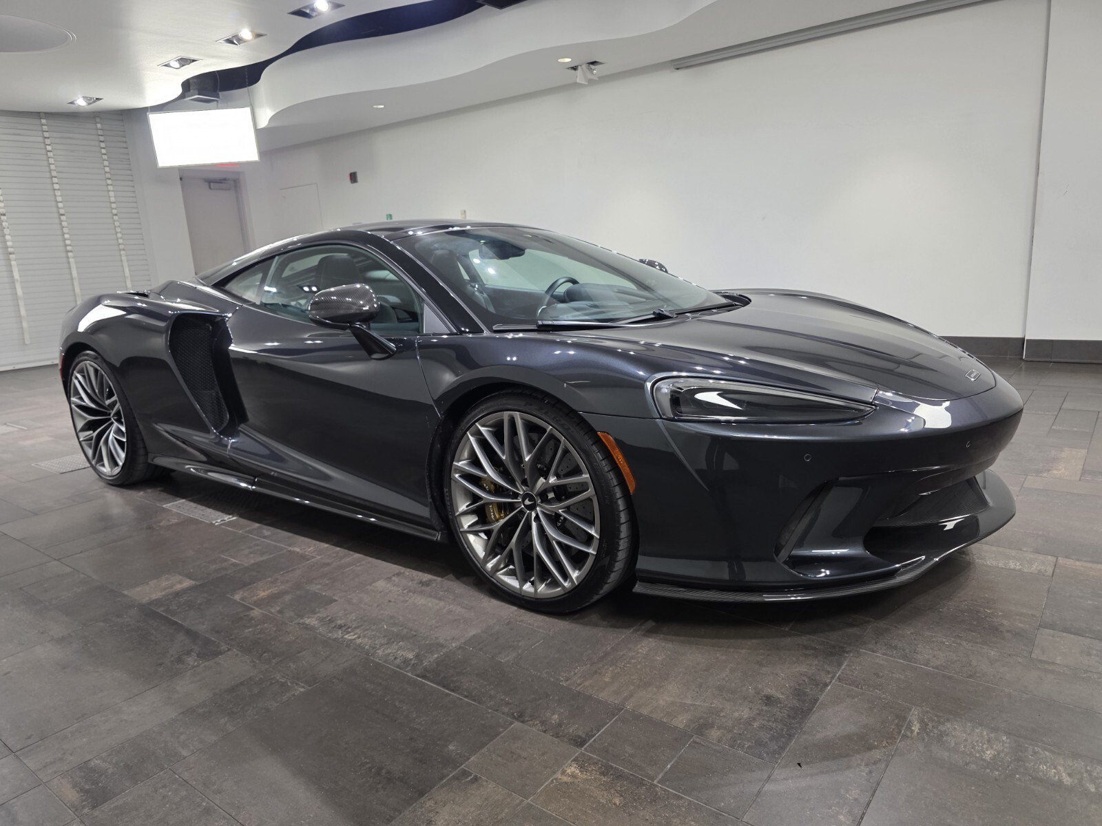 Used 2023 McLaren GT RWD image 30