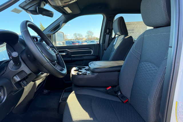 New 2026 RAM 3500 Big Horn AWD/4WD image 15