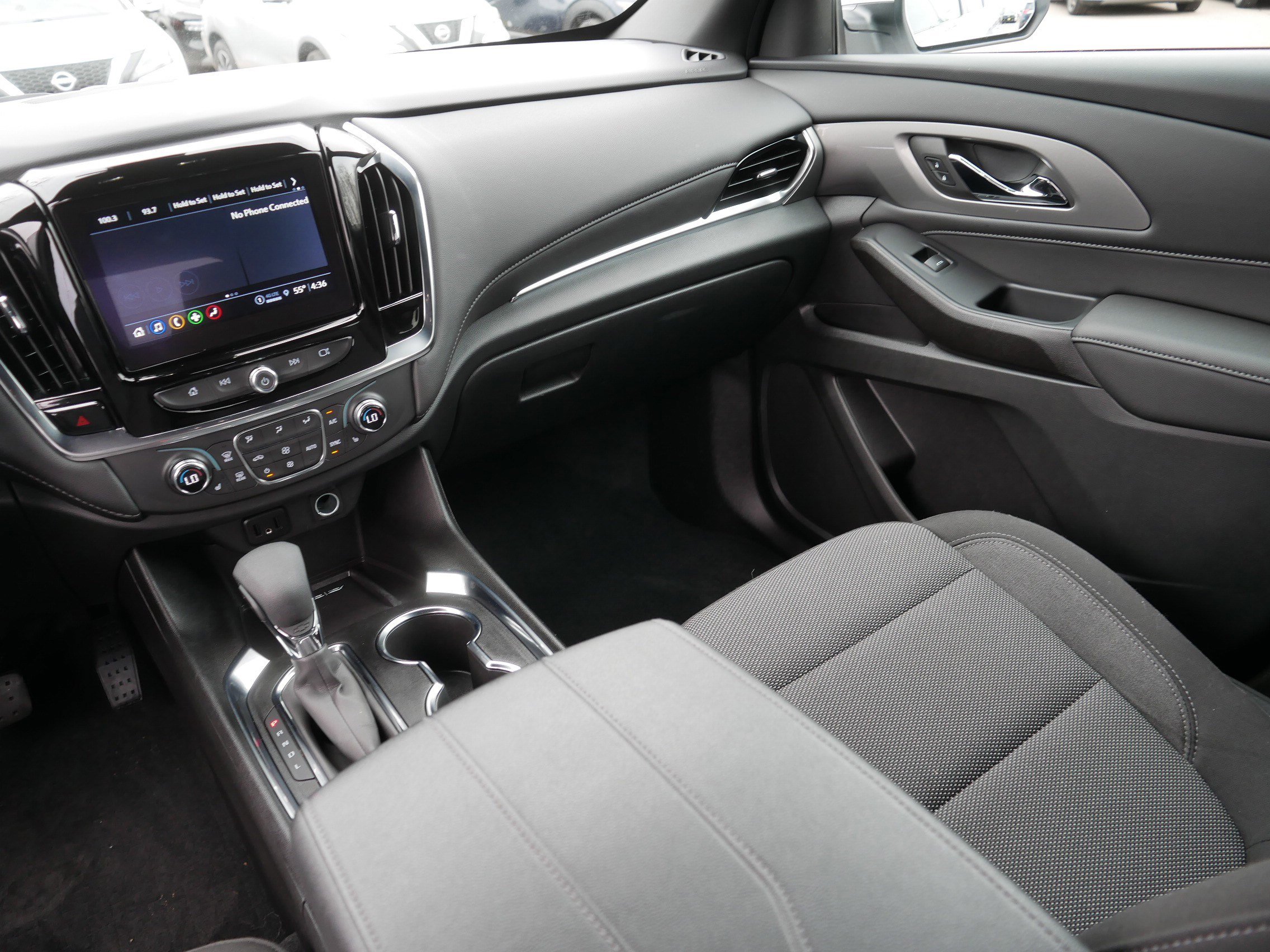 Used 2023 Chevrolet Traverse LT image 11