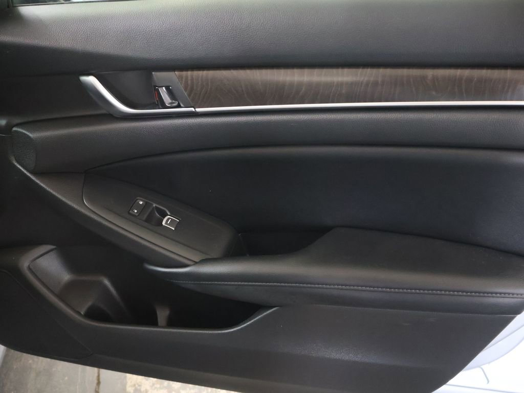 Used 2018 Honda Accord EX image 12