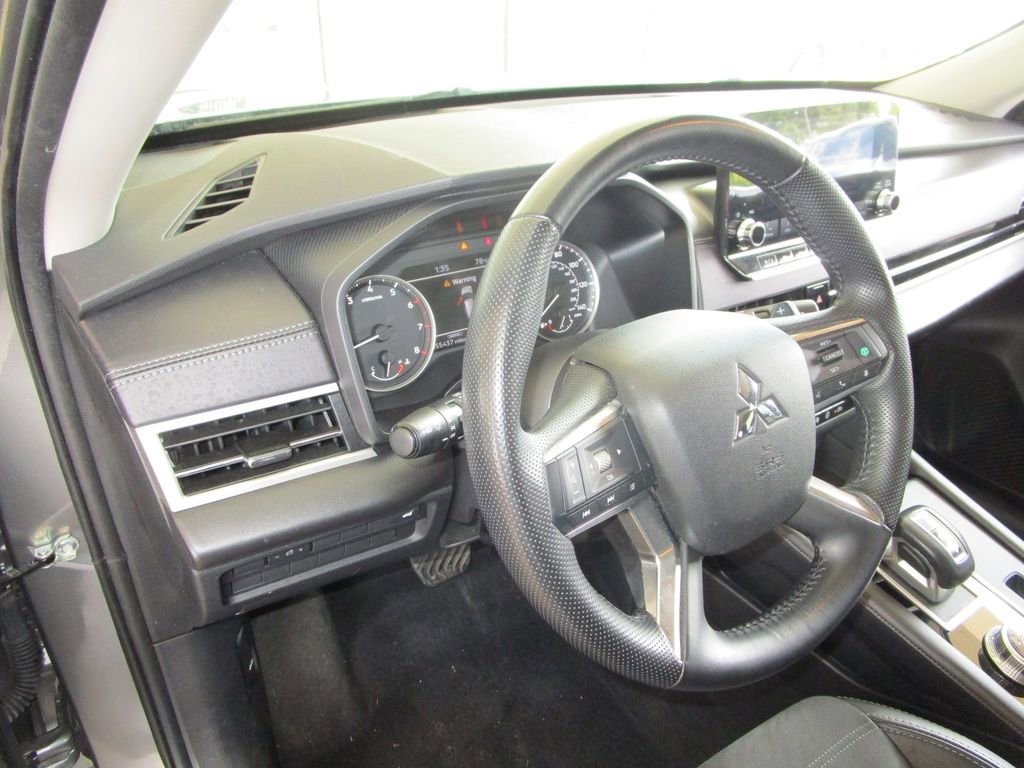 Used 2024 Mitsubishi Outlander SE image 24