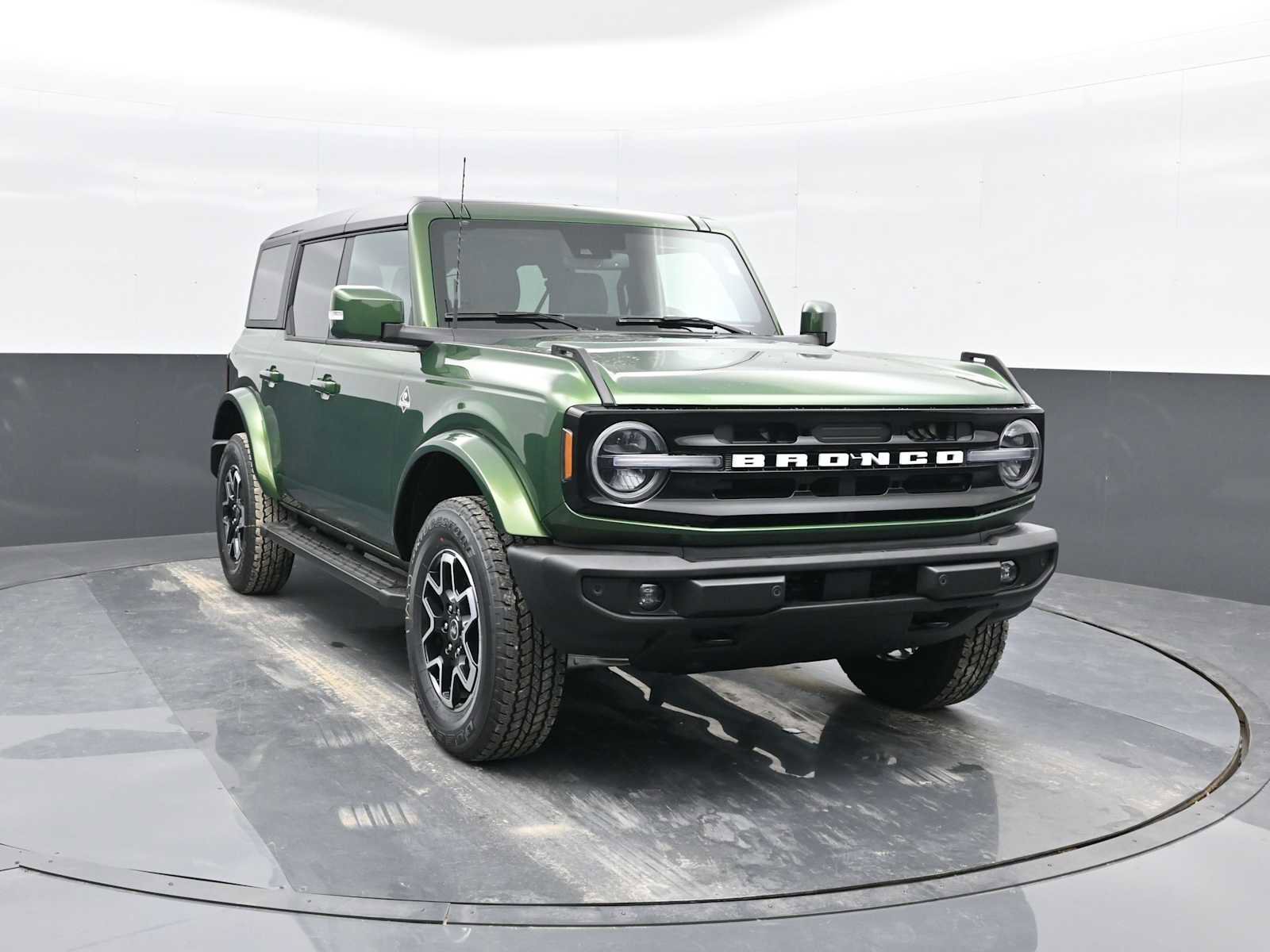 New 2024 Ford Bronco Outer Banks image 2