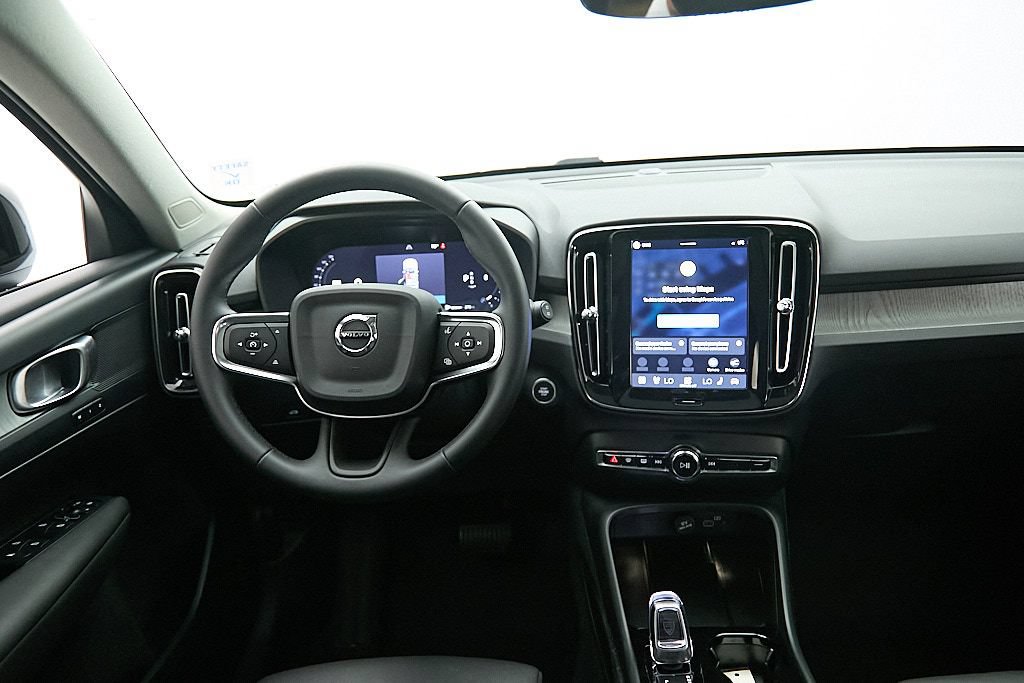 Certified 2026 Volvo XC40 B5 Plus AWD/4WD image 26