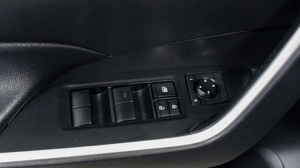 Used 2021 Toyota RAV4 LE image 15