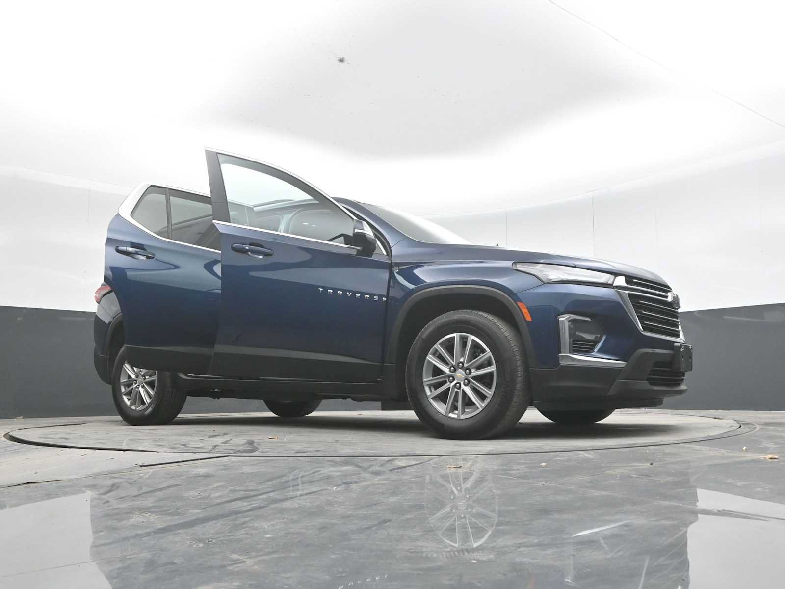 Used 2023 Chevrolet Traverse LT AWD/4WD image 56