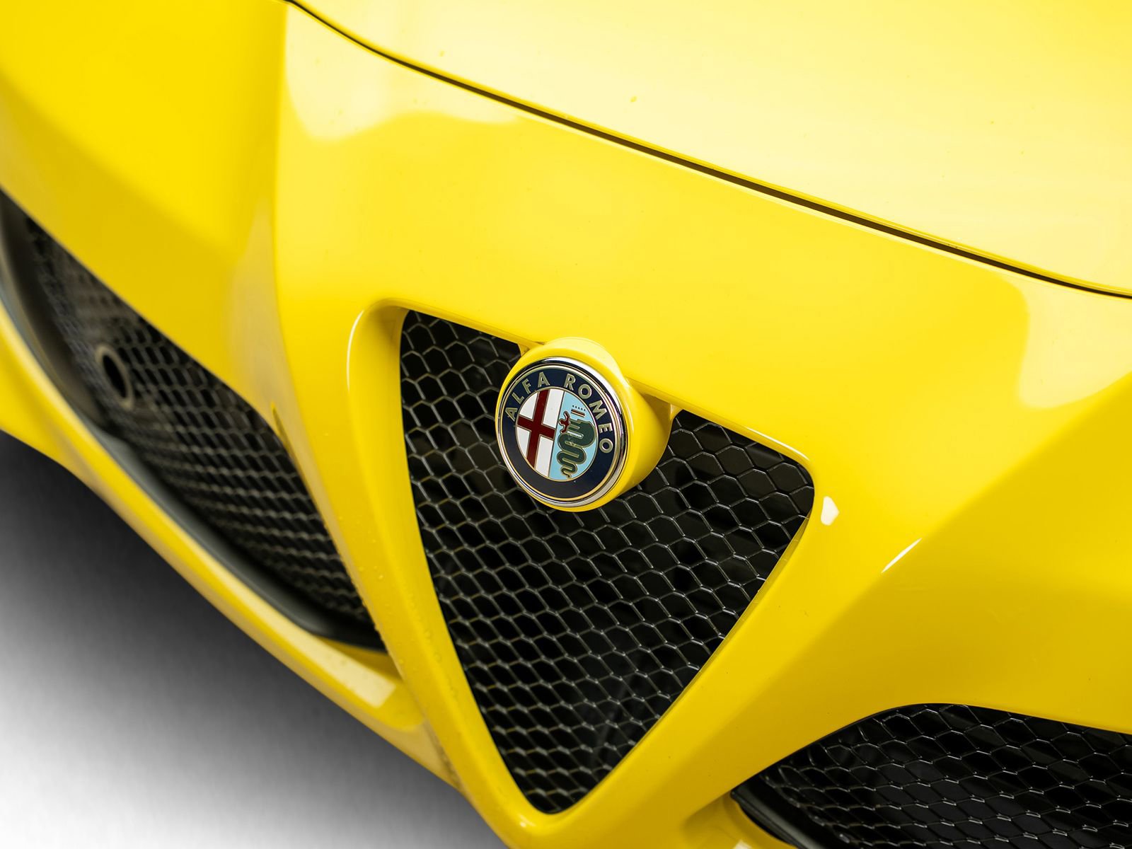 Used 2016 Alfa Romeo 4C Spider RWD image 12