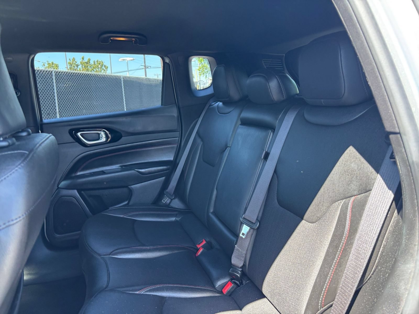 Used 2025 Jeep Compass Trailhawk AWD/4WD image 25