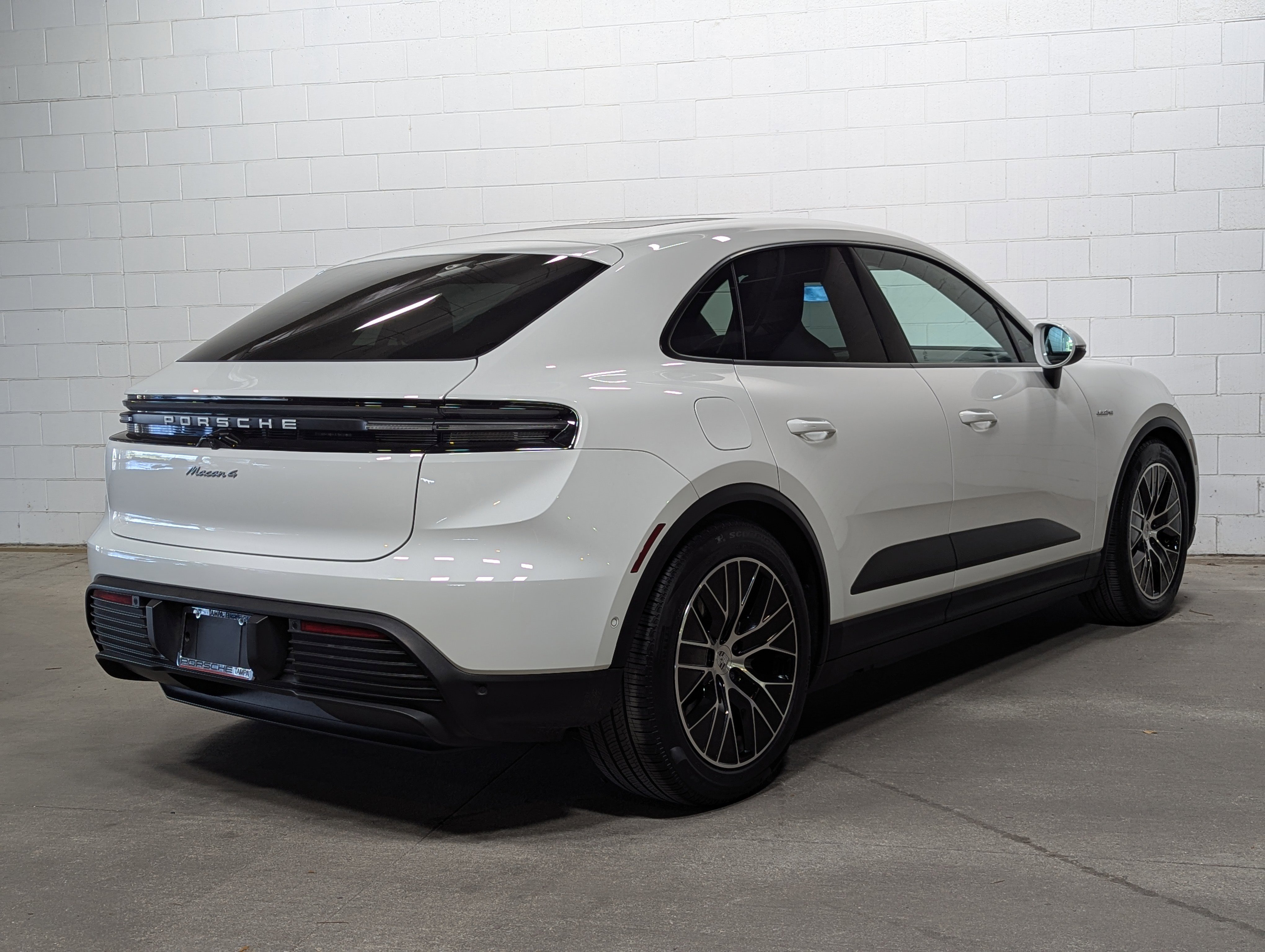 Certified 2025 Porsche Macan 4 Electric image 7