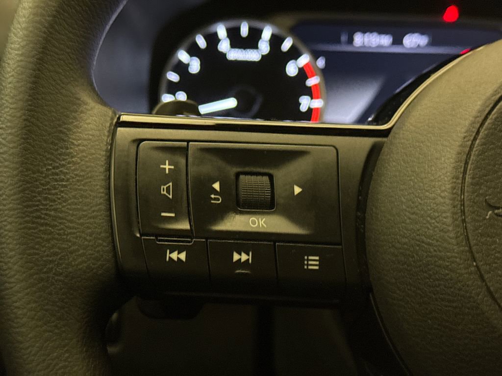 Used 2022 Nissan Rogue SV image 29