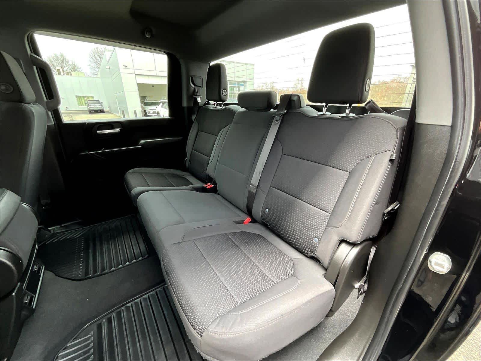 Used 2023 Chevrolet Silverado 2500 Custom w/ Custom Value Package image 15
