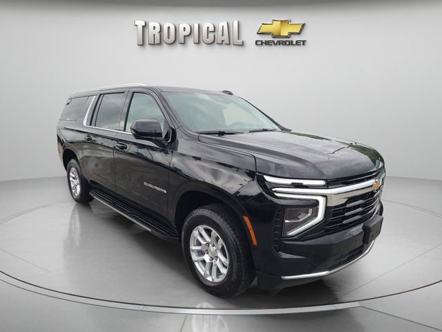 Used 2025 Chevrolet Suburban LS RWD image 7