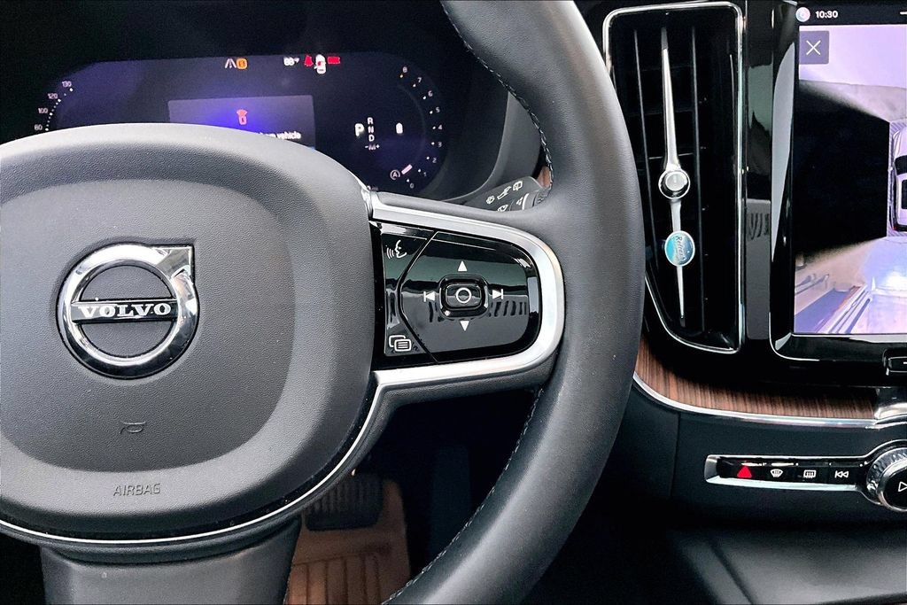 Certified 2023 Volvo XC60 B5 Plus AWD/4WD image 27