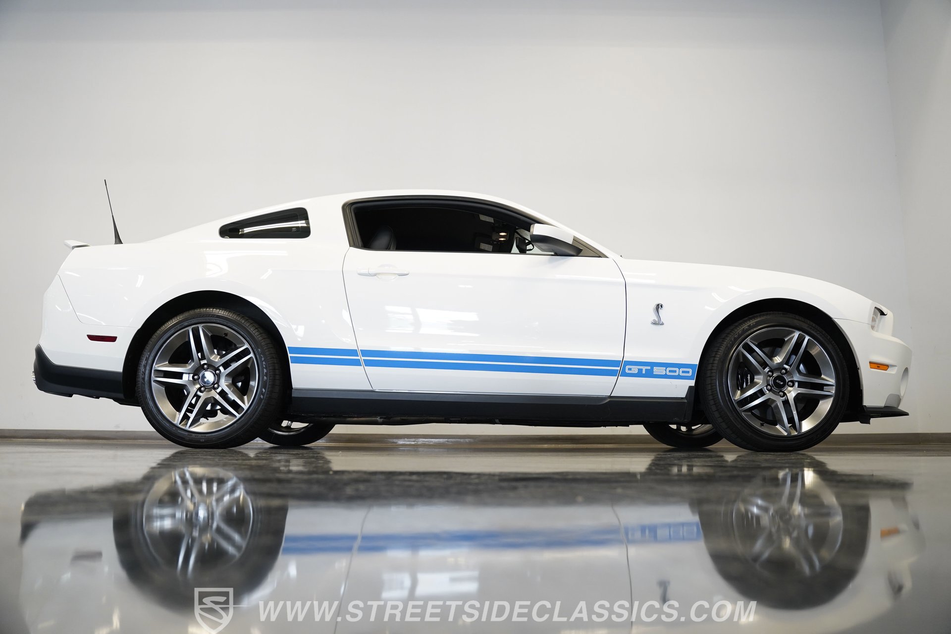 Used 2010 Ford Mustang Shelby GT500 image 16