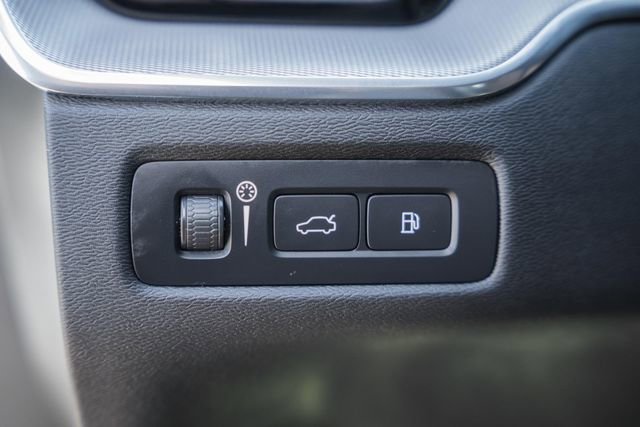 Certified 2022 Volvo XC60 T8 R-Design w/ Advanced Package image 40