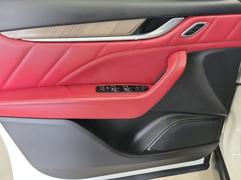 Used 2020 Maserati Levante image 21