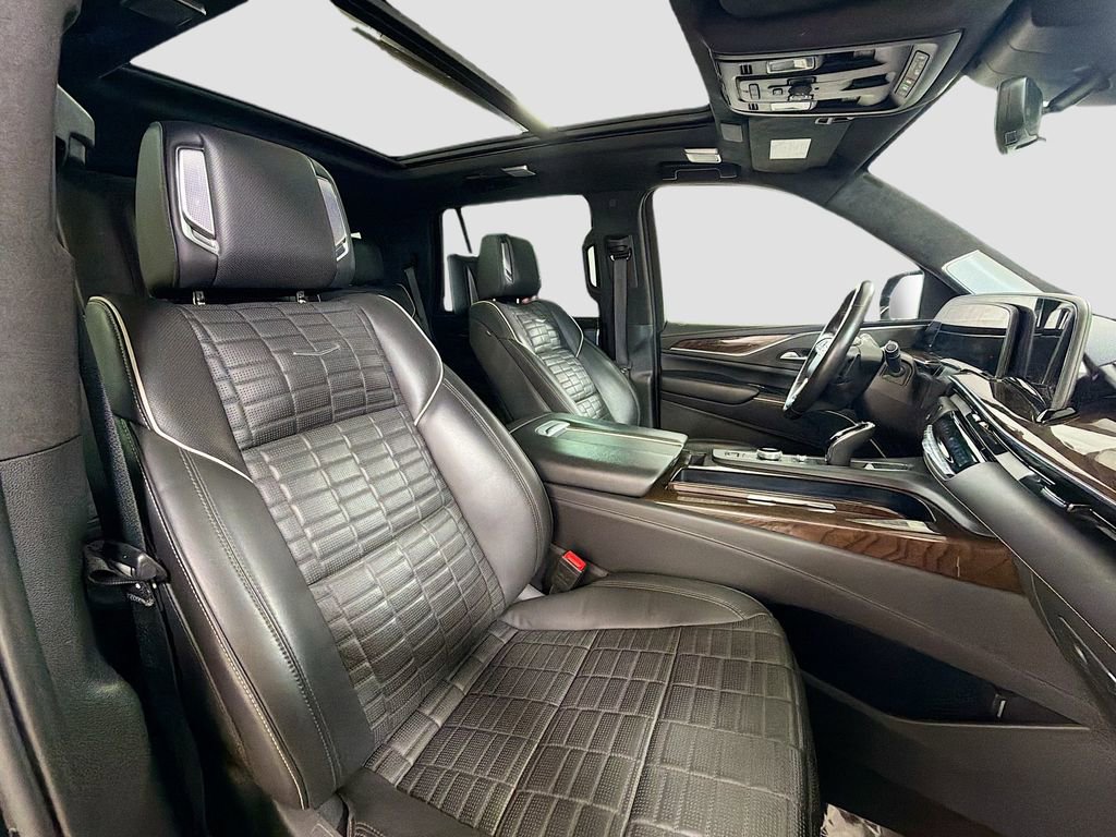 Used 2024 Cadillac Escalade Sport Platinum w/ LPO, ONYX Package image 31