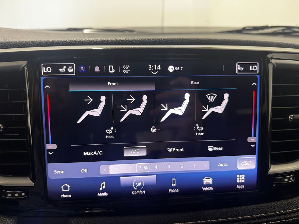 Used 2023 Chrysler Pacifica Touring-L image 34