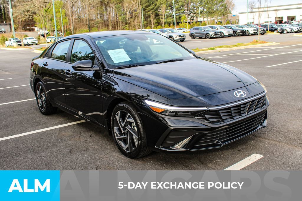 Used 2025 Hyundai Elantra Sport image 4