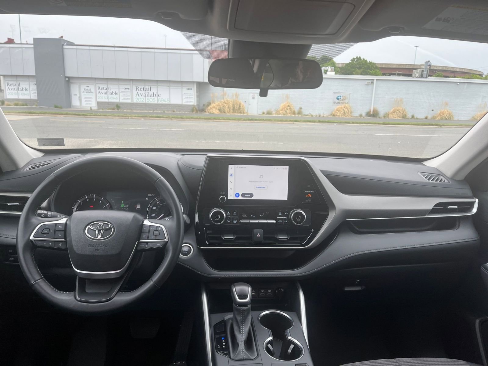 Used 2025 Toyota Highlander LE FWD image 35