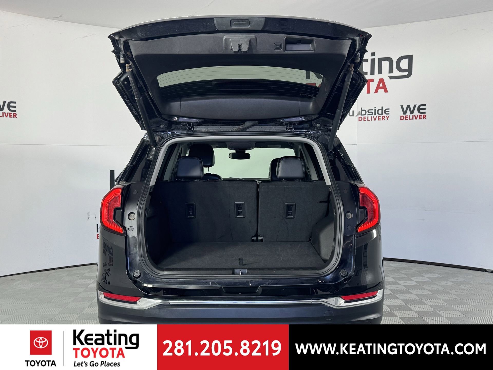 Used 2024 GMC Terrain SLT image 16