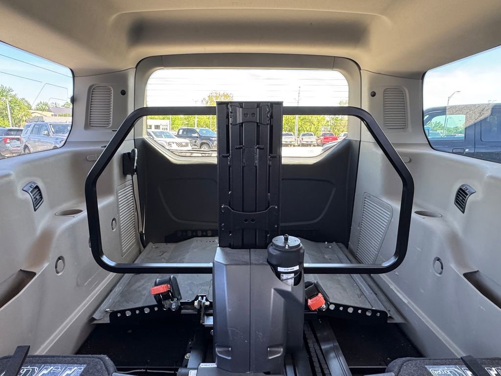 Used 2016 Ford Transit Connect Titanium FWD image 28