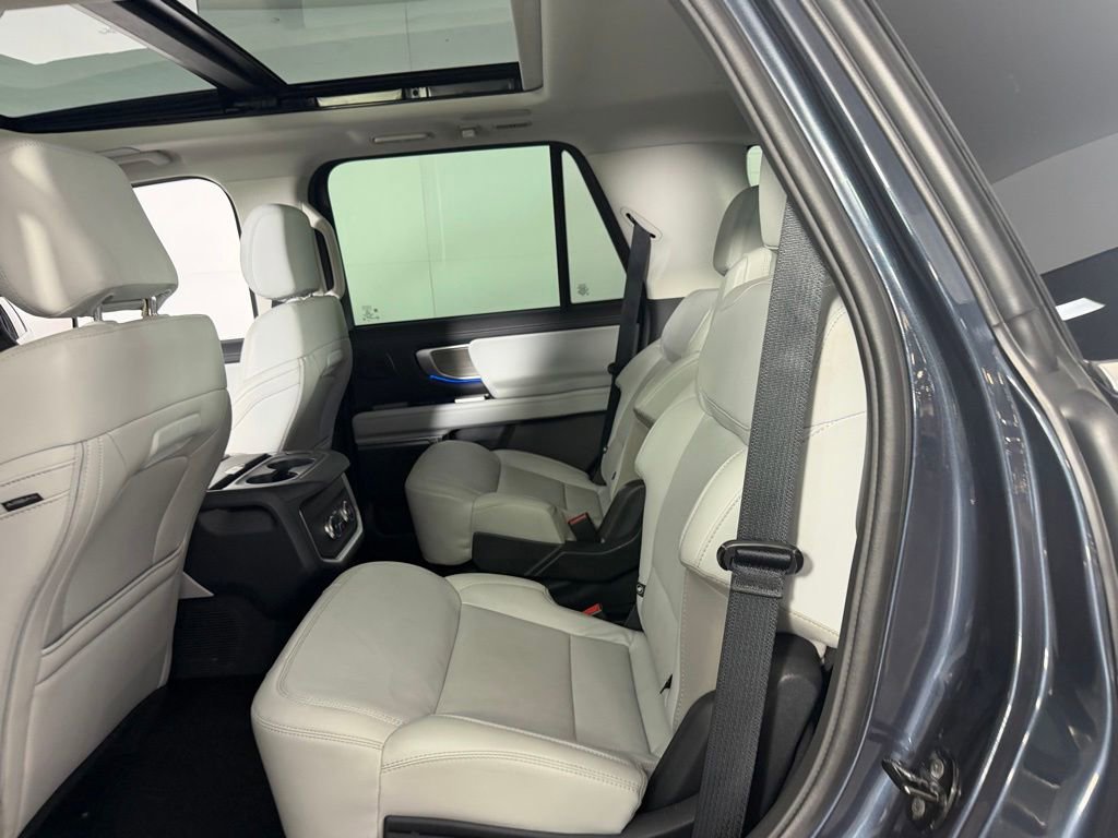 Used 2025 Ford Expedition Platinum w/ Driver's Package AWD/4WD image 26