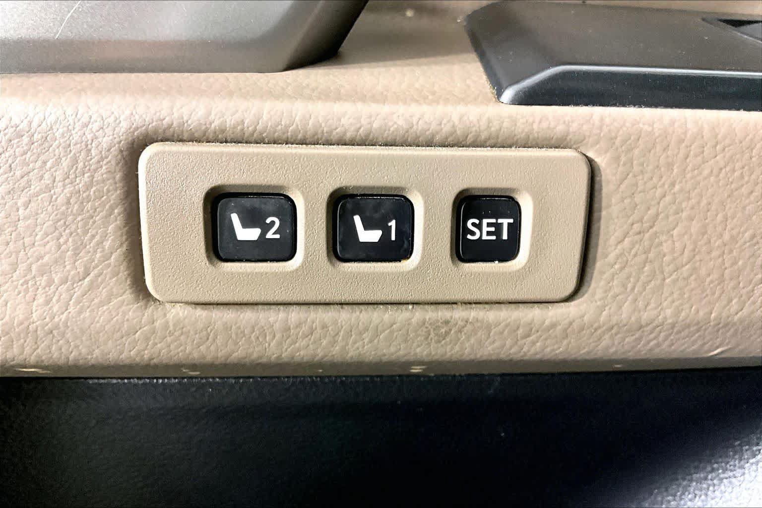 Used 2022 Lexus GX 460 Luxury w/ Accessory Package AWD/4WD image 32