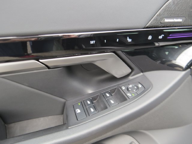 Used 2024 BMW 530i xDrive w/ Premium Package AWD/4WD image 15