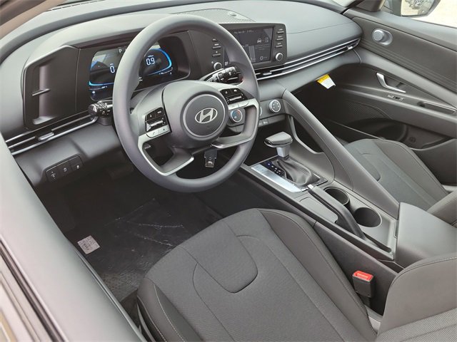 New 2025 Hyundai Elantra SE image 6