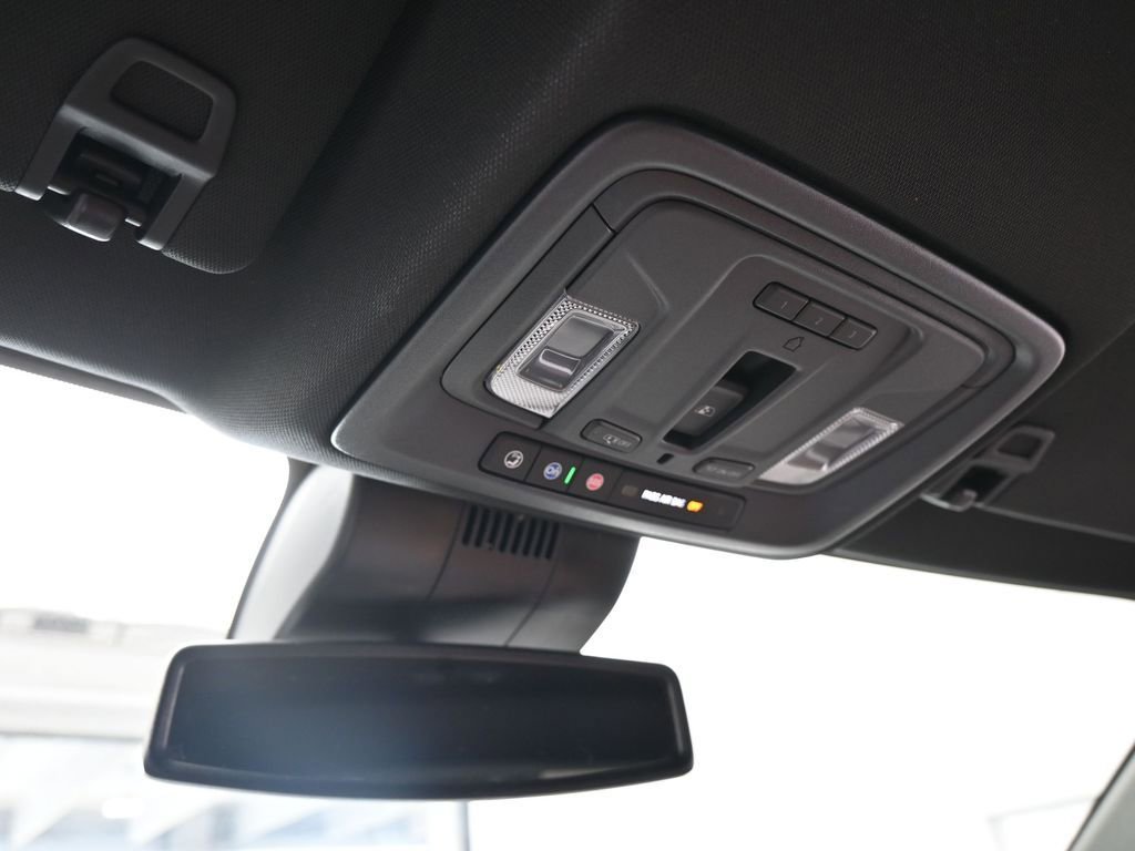 Used 2025 Chevrolet Silverado 1500 High Country image 32
