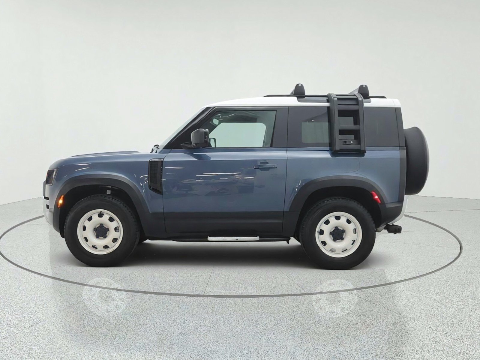 Used 2023 Land Rover Defender 90 S AWD/4WD image 8