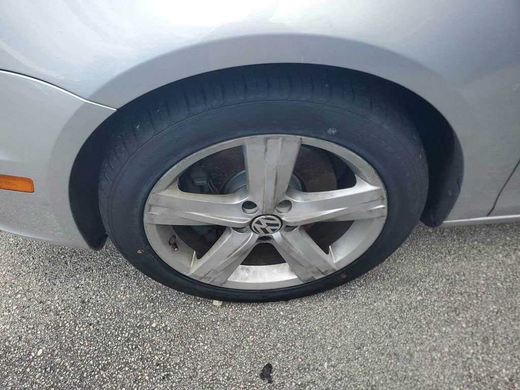Used 2012 Volkswagen Eos FWD image 4