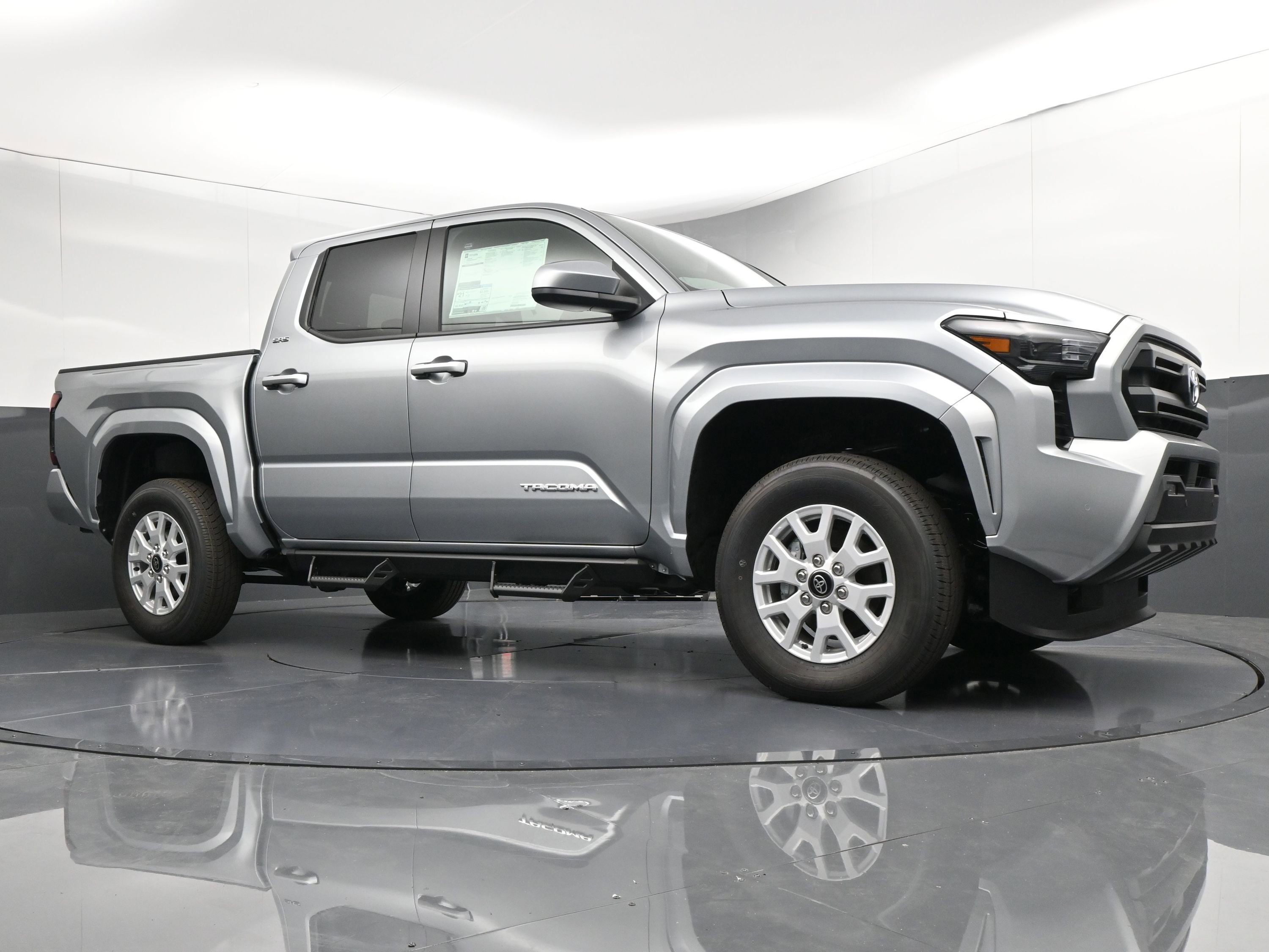 Used 2024 Toyota Tacoma SR5 w/ SR5 Upgrade Package image 28