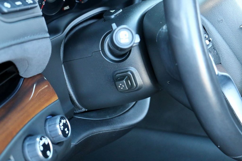 Used 2020 Cadillac Escalade ESV Premium Luxury image 24