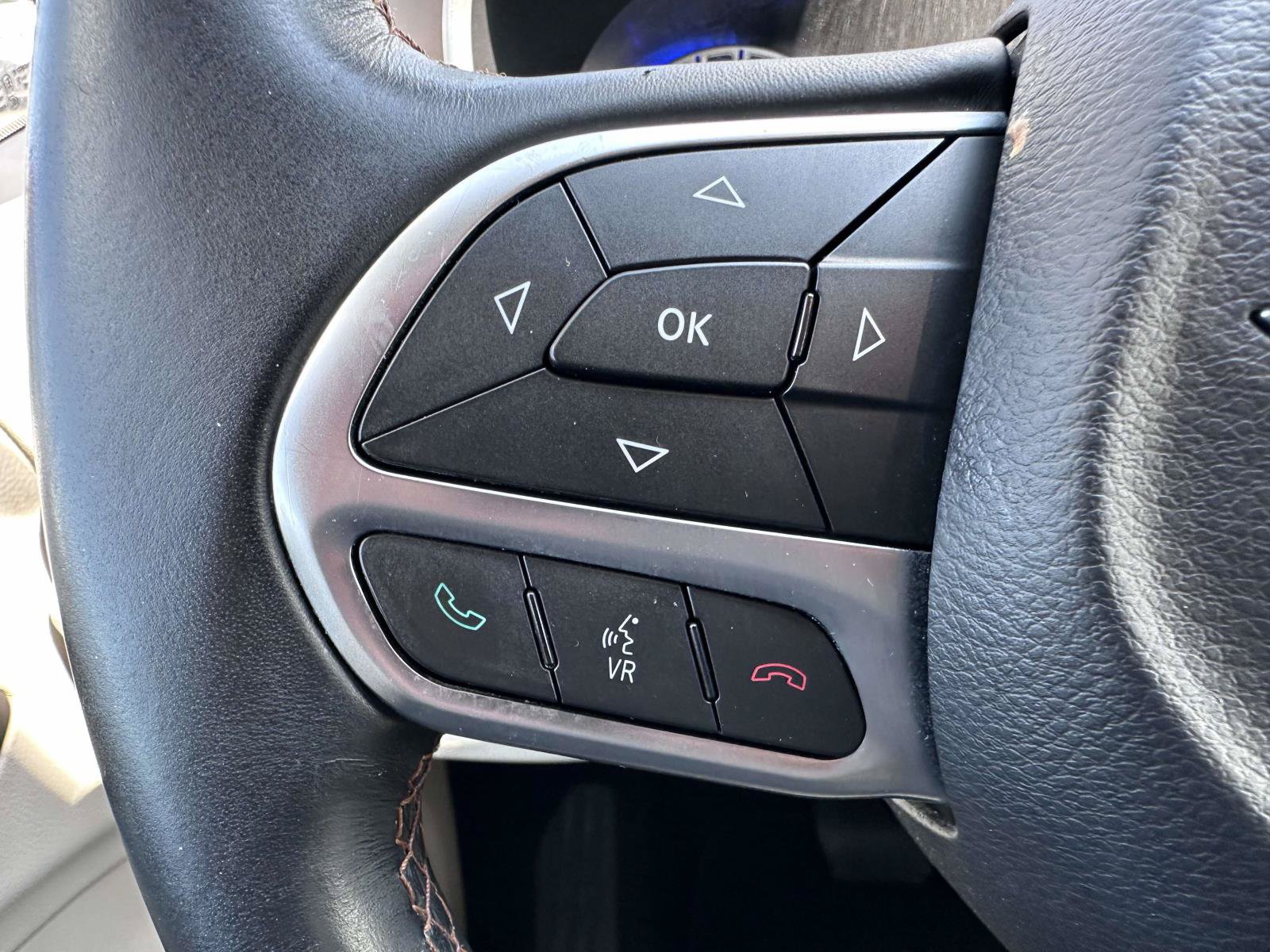 Used 2017 Chrysler Pacifica Touring-L FWD image 16