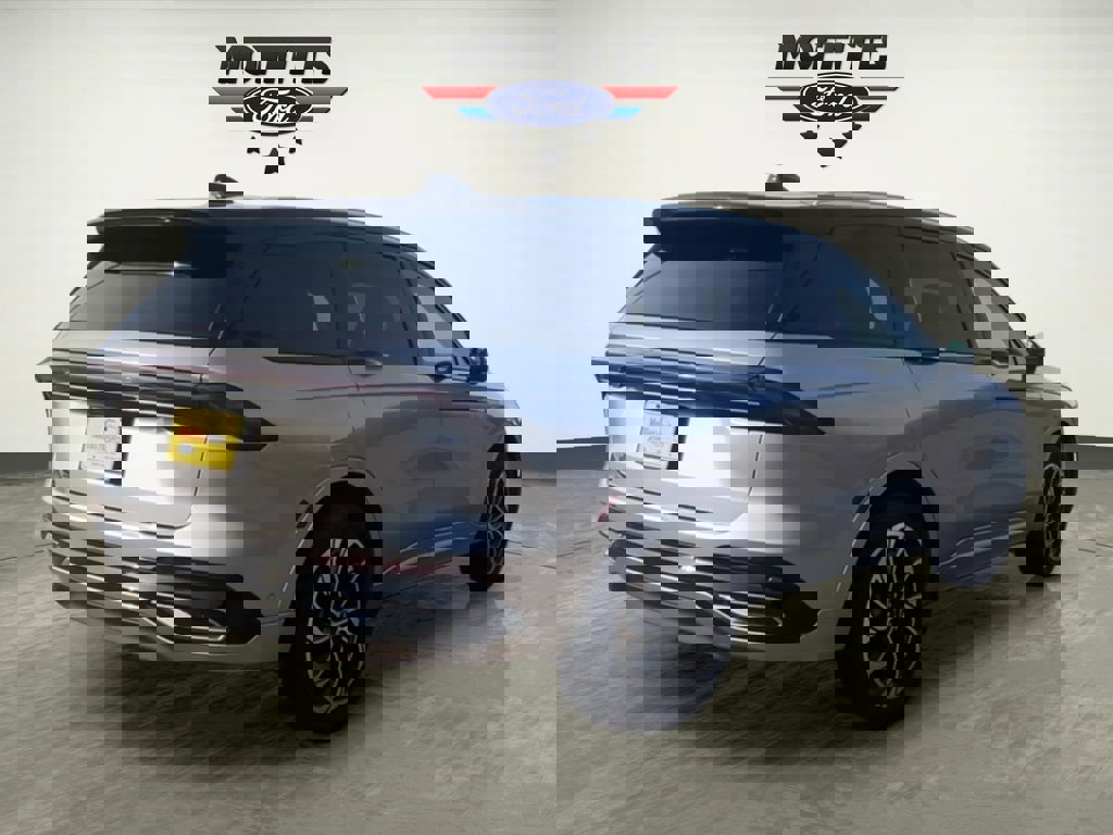 Used 2024 Lincoln Nautilus Reserve image 5