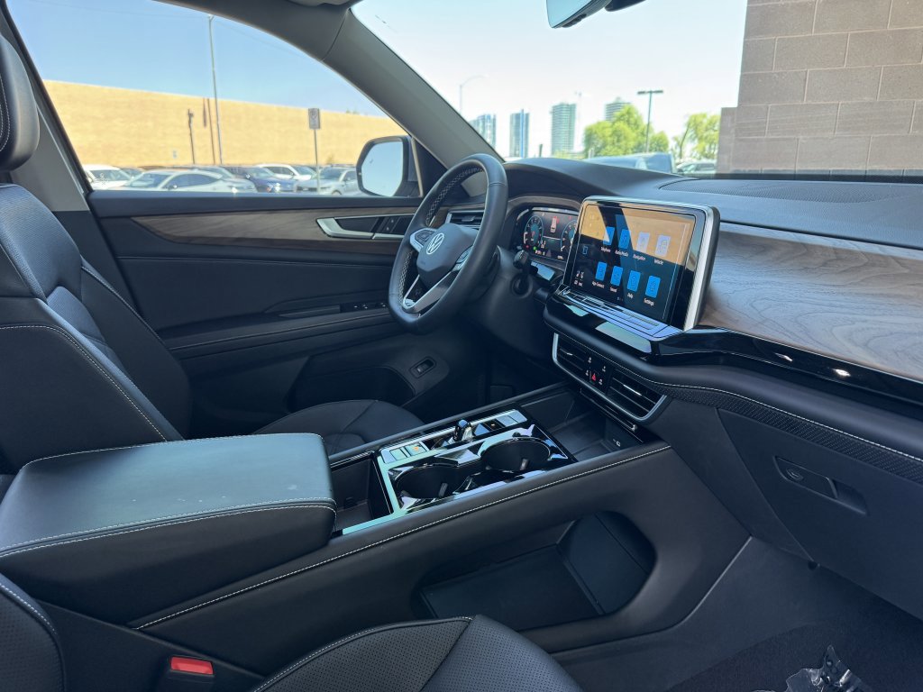 Used 2024 Volkswagen Atlas SE w/ Panoramic Sunroof Package image 43