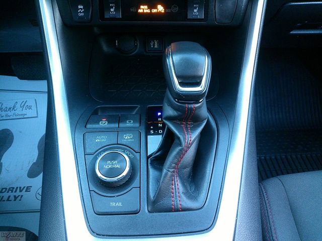 Used 2023 Toyota RAV4 SE w/ Weather & Moonroof Package image 21