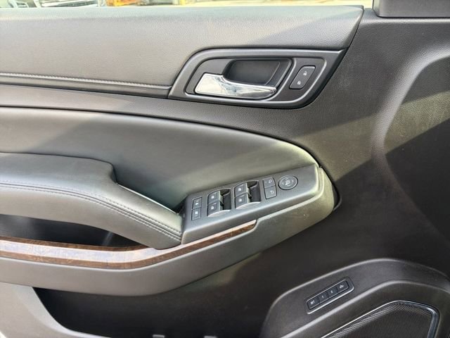 Used 2016 Chevrolet Suburban LT RWD image 4