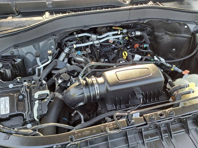Used 2021 Ford Explorer XLT AWD/4WD image 32