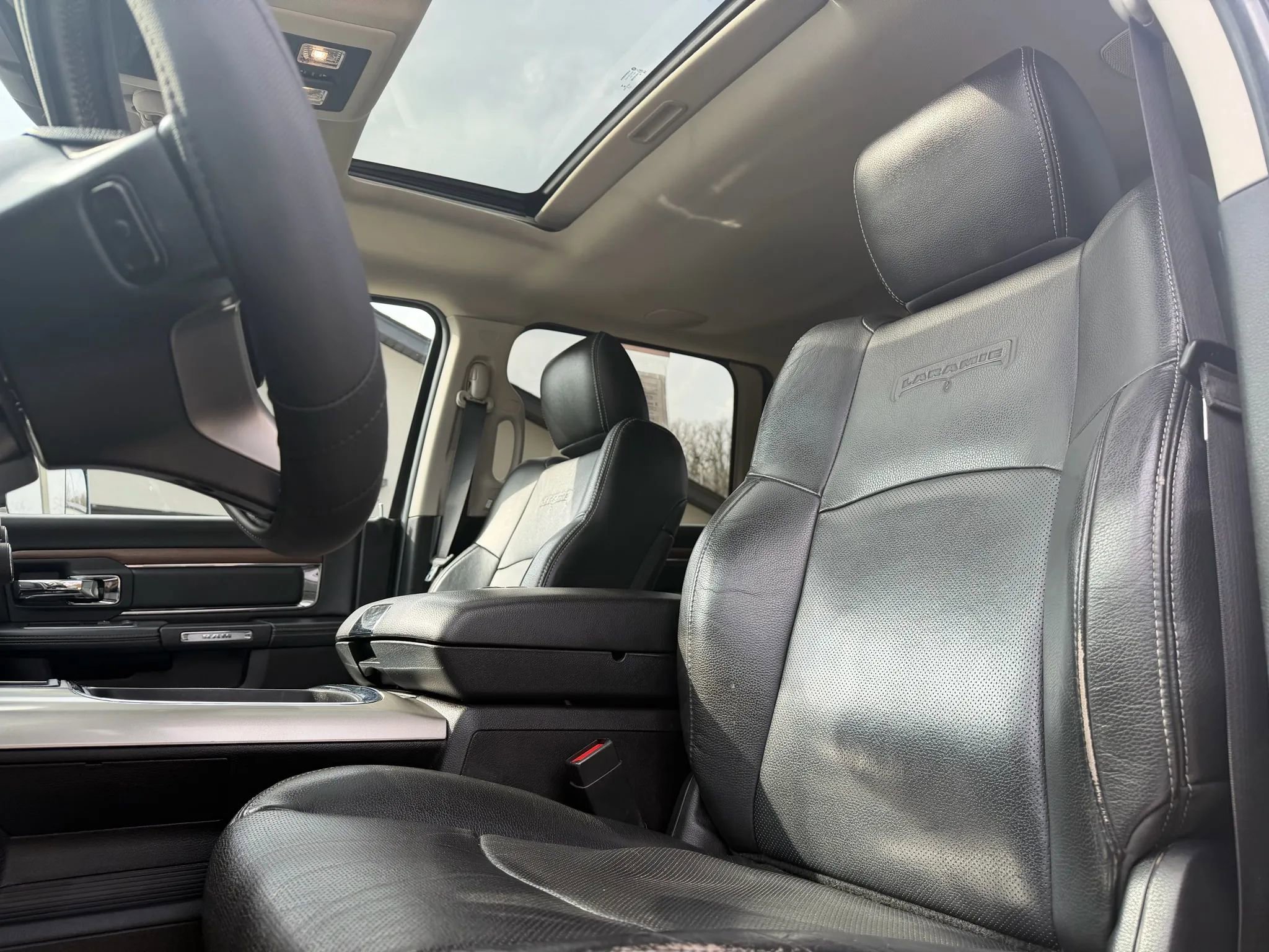 Used 2016 RAM 2500 Laramie w/ Convenience Group image 16