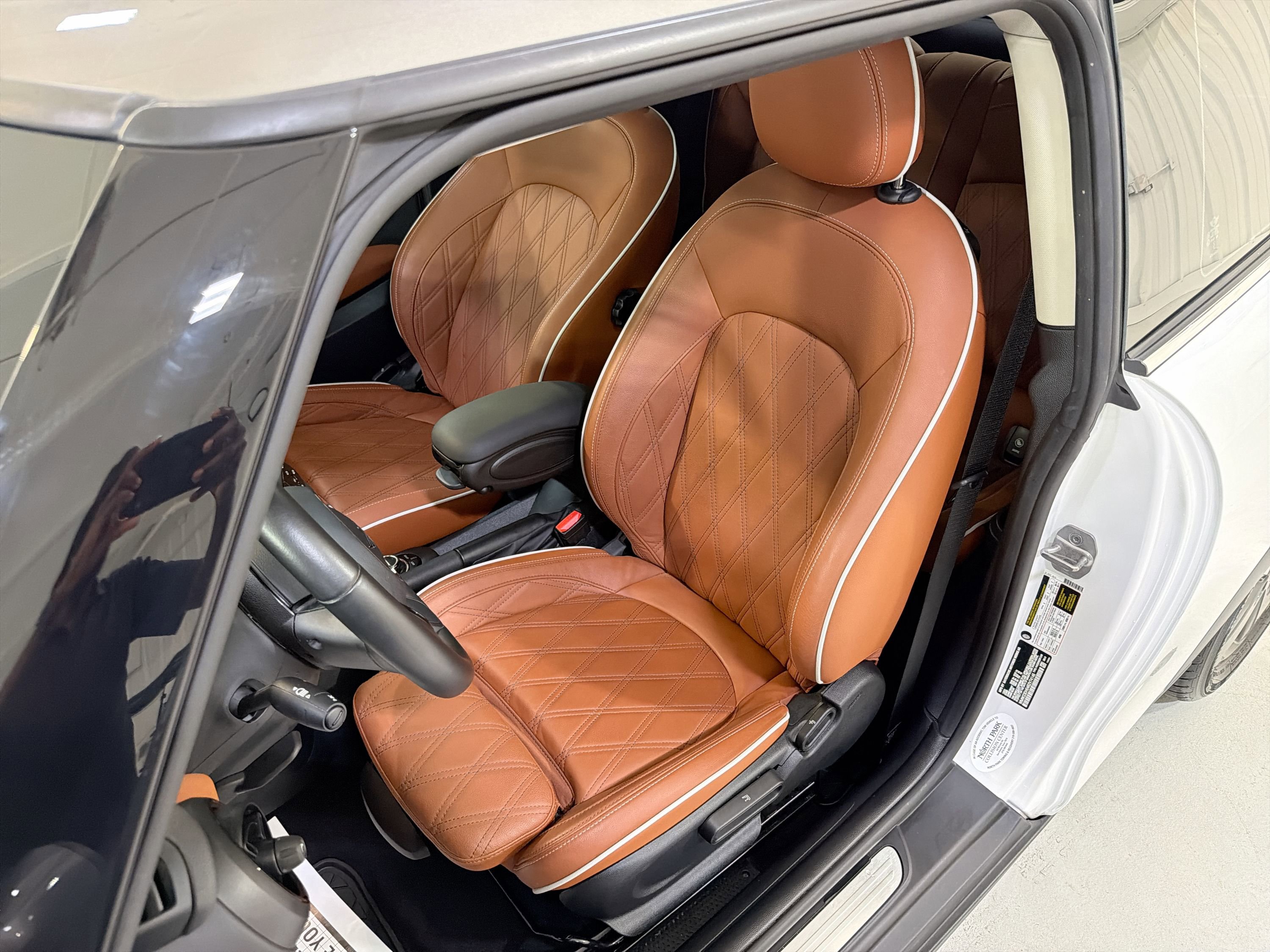 Used 2024 MINI Cooper 2-Door Hardtop w/ Signature Upholstery Package FWD image 10