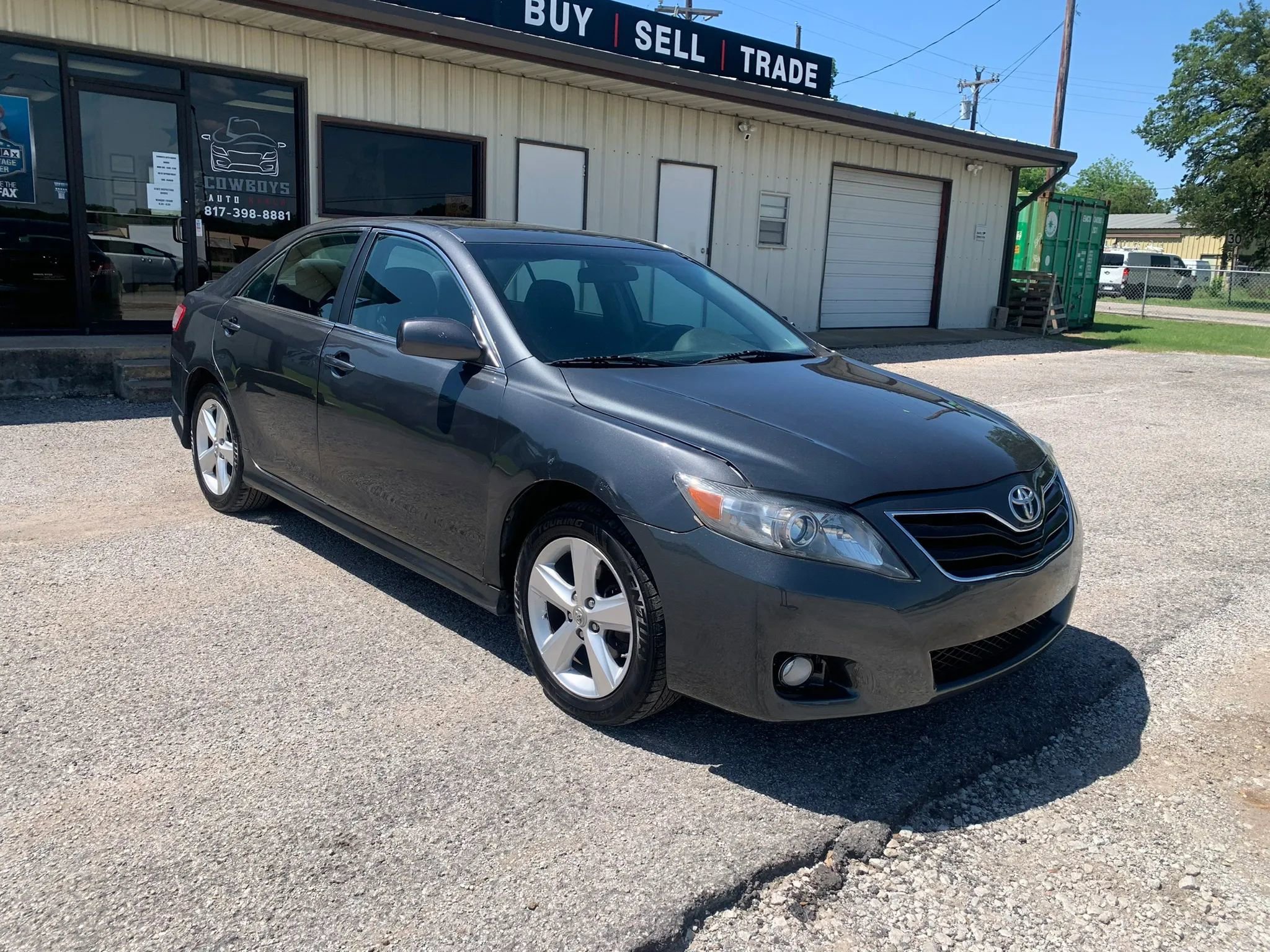 Used 2011 Toyota Camry SE w/ SE Extra-Value Pkg #1 FWD image 4