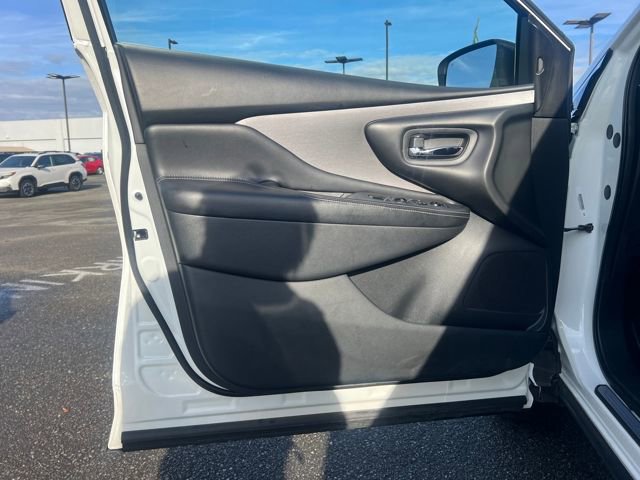 Used 2019 Nissan Murano SV w/ Premium Package image 17