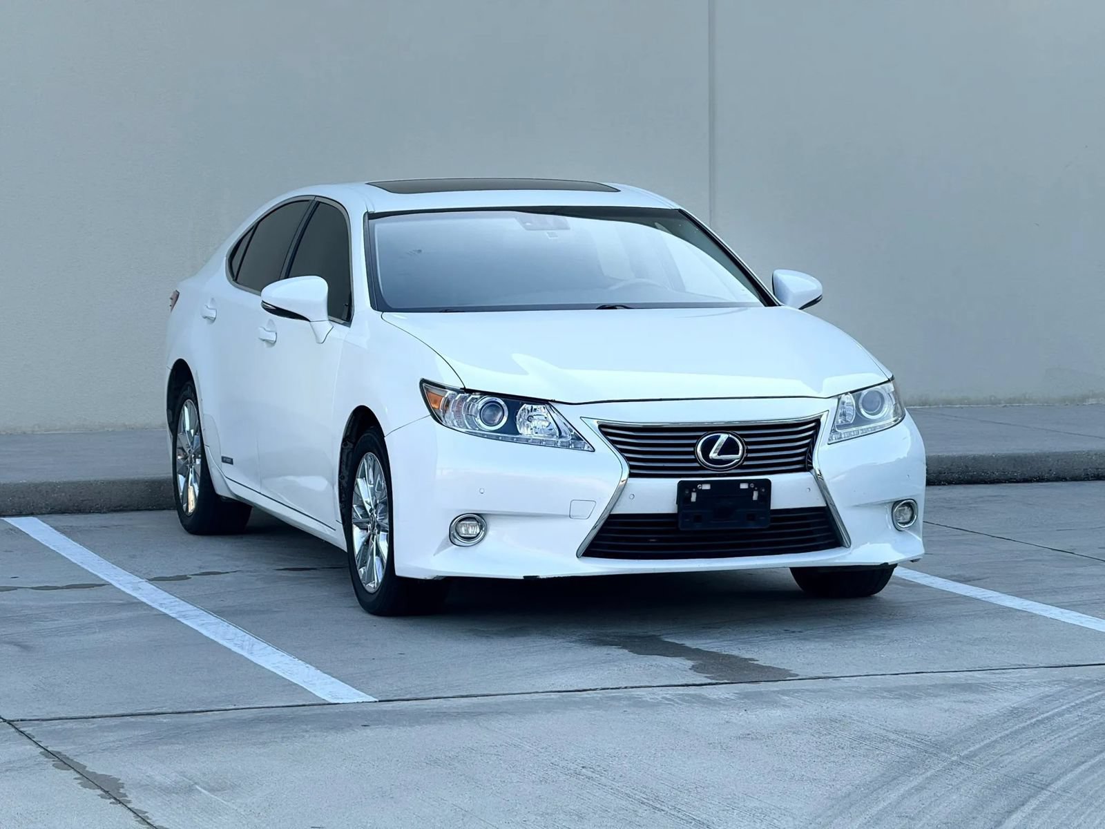 Used 2014 Lexus ES 300h w/ Luxury Package w/Bamboo Trim FWD image 9