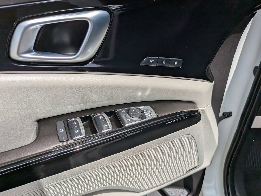 Certified 2024 Kia Carnival SX Prestige FWD image 21