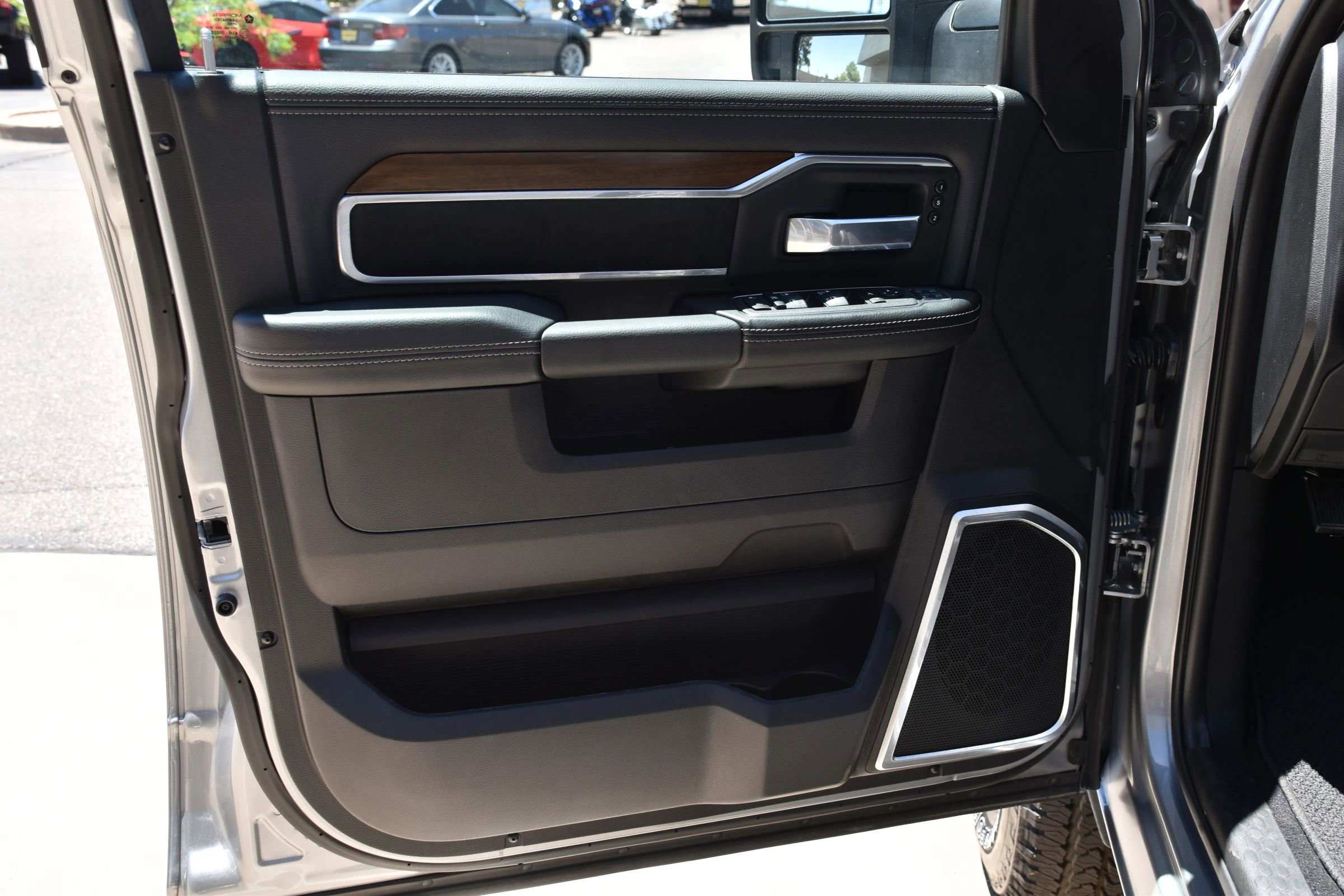 Used 2024 RAM 2500 Laramie image 12