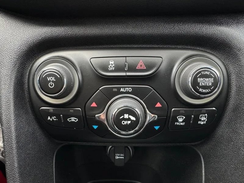 Used 2013 Dodge Dart Limited w/ Premium Group FWD image 32