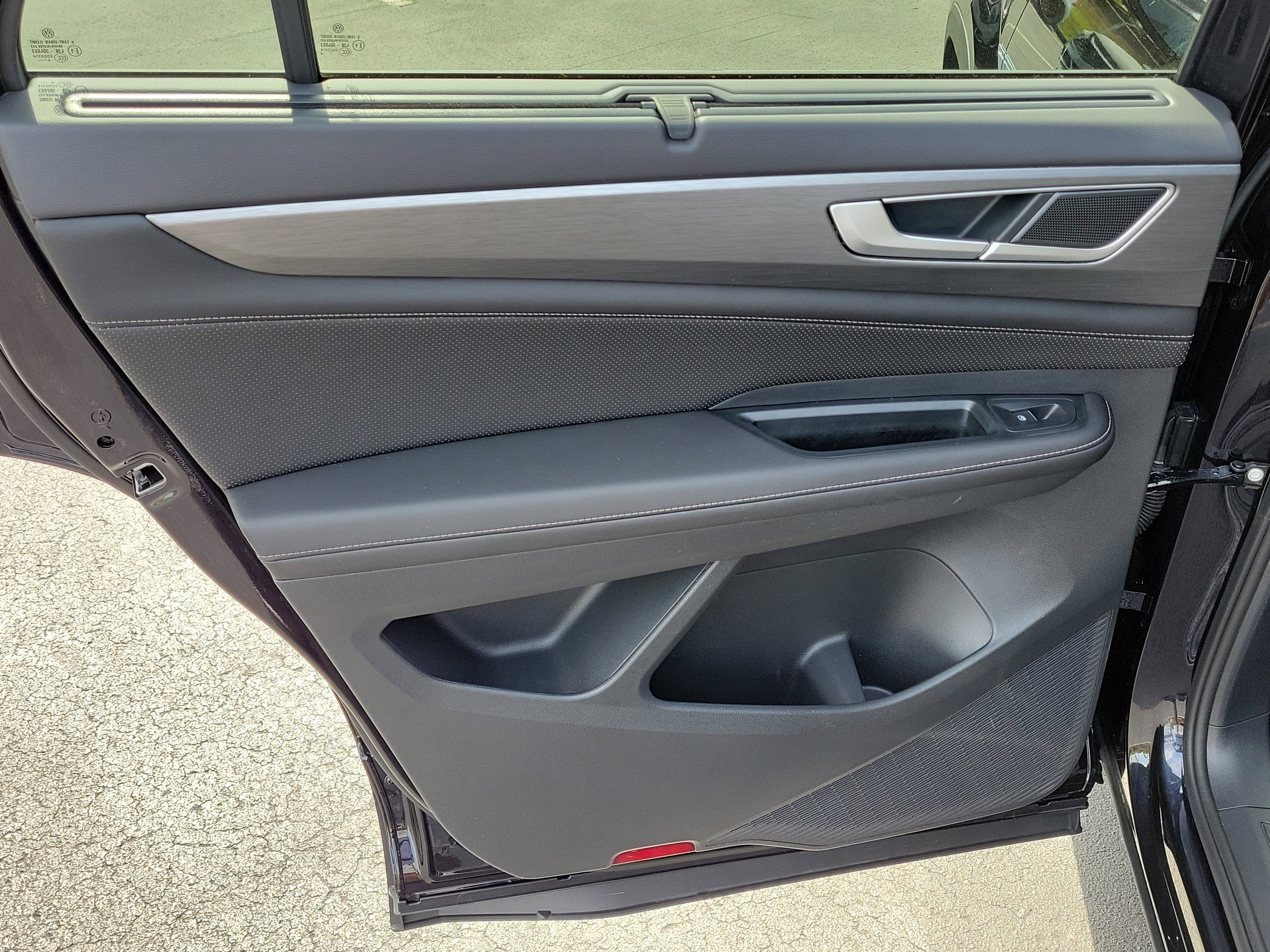 Used 2024 Volkswagen Atlas Cross Sport SE image 9